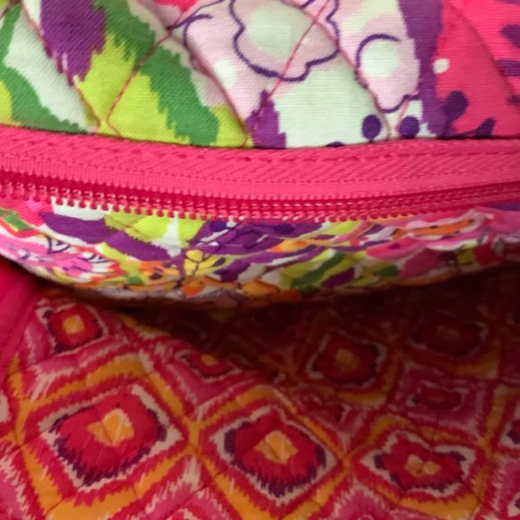 SOLD! VERA BRADLEY Large Travel Duffel Bag - Picture 7 of 12